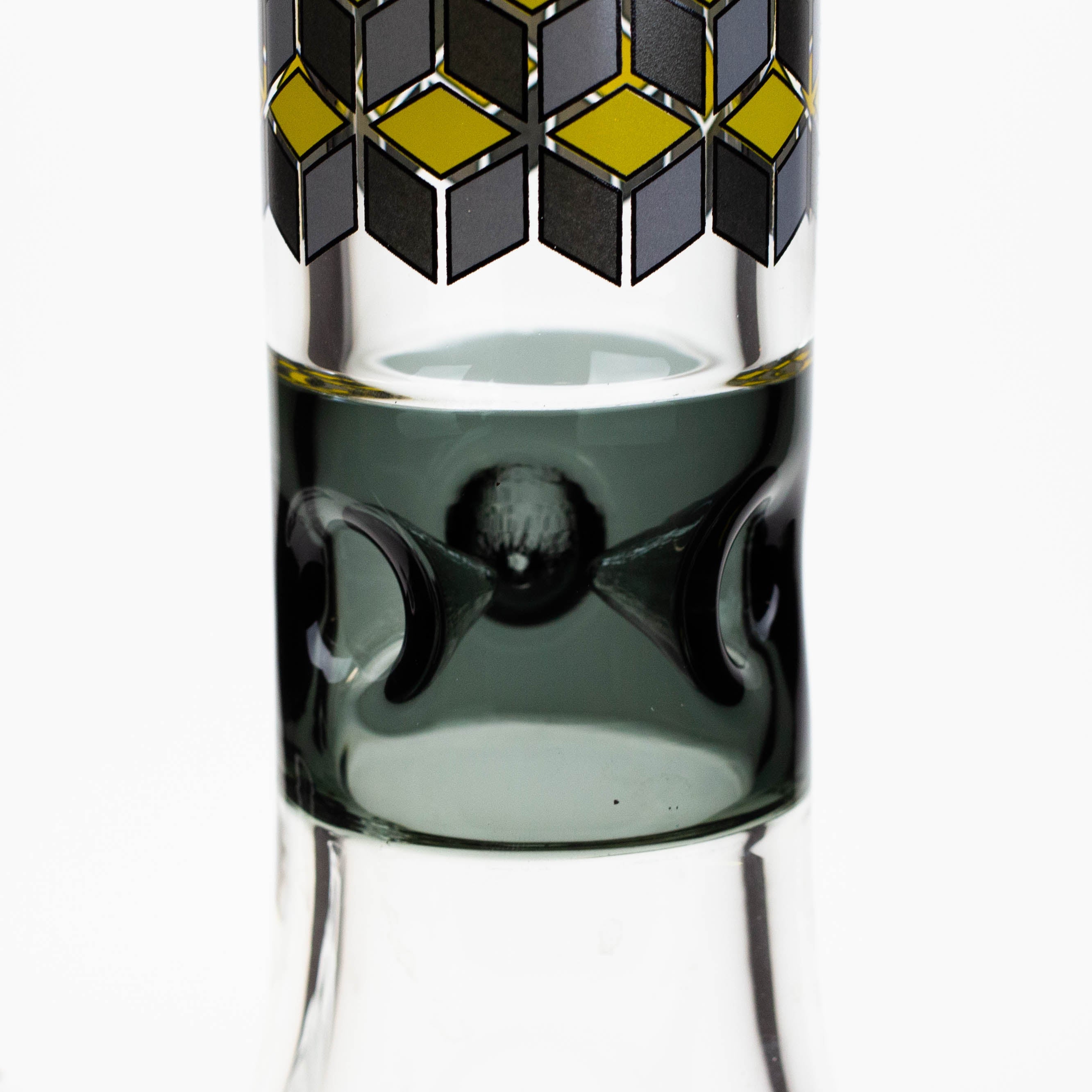 18" Cubic Pattern 7 mm glass water bong