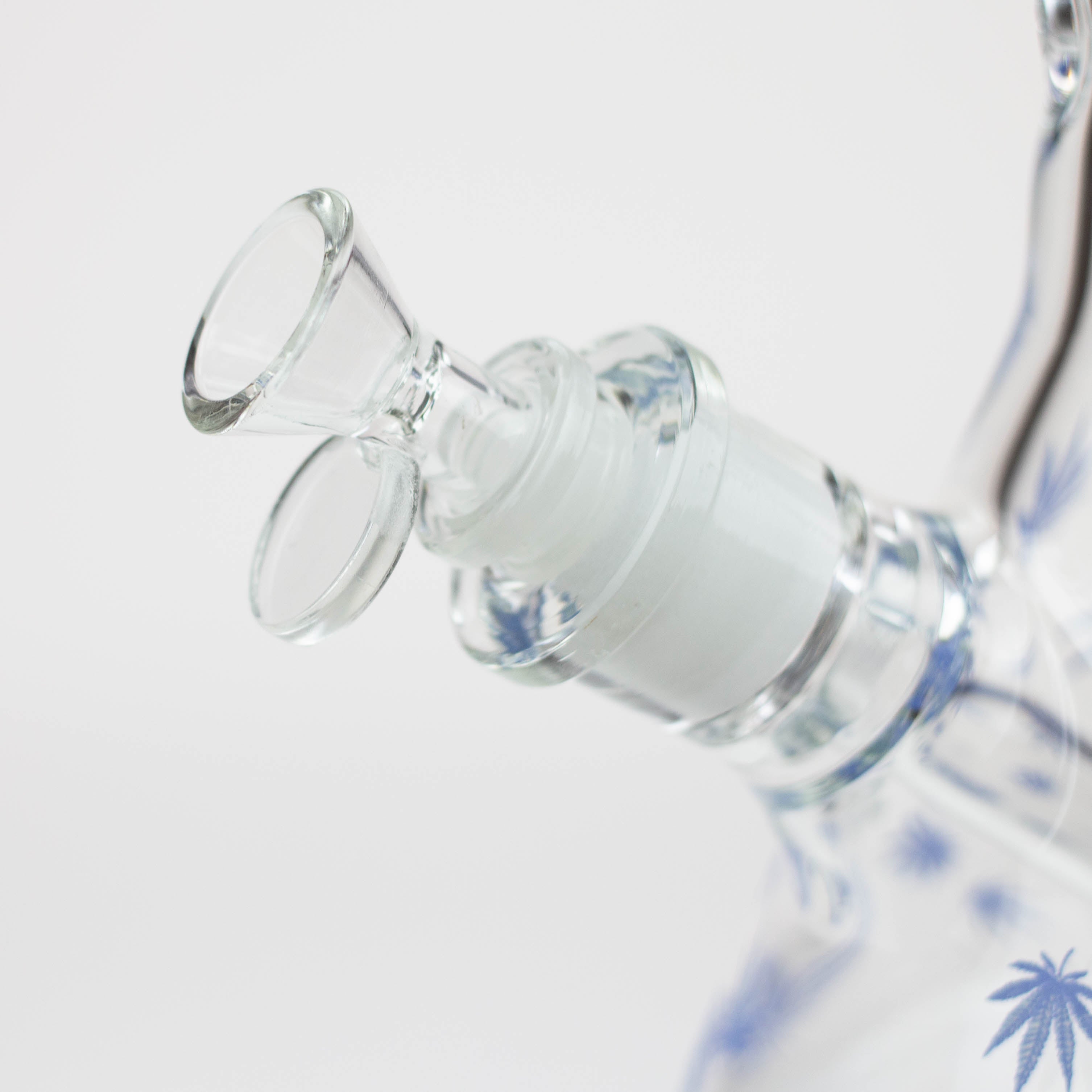 18" Leaf Glow in the dark 7 mm glass water bong