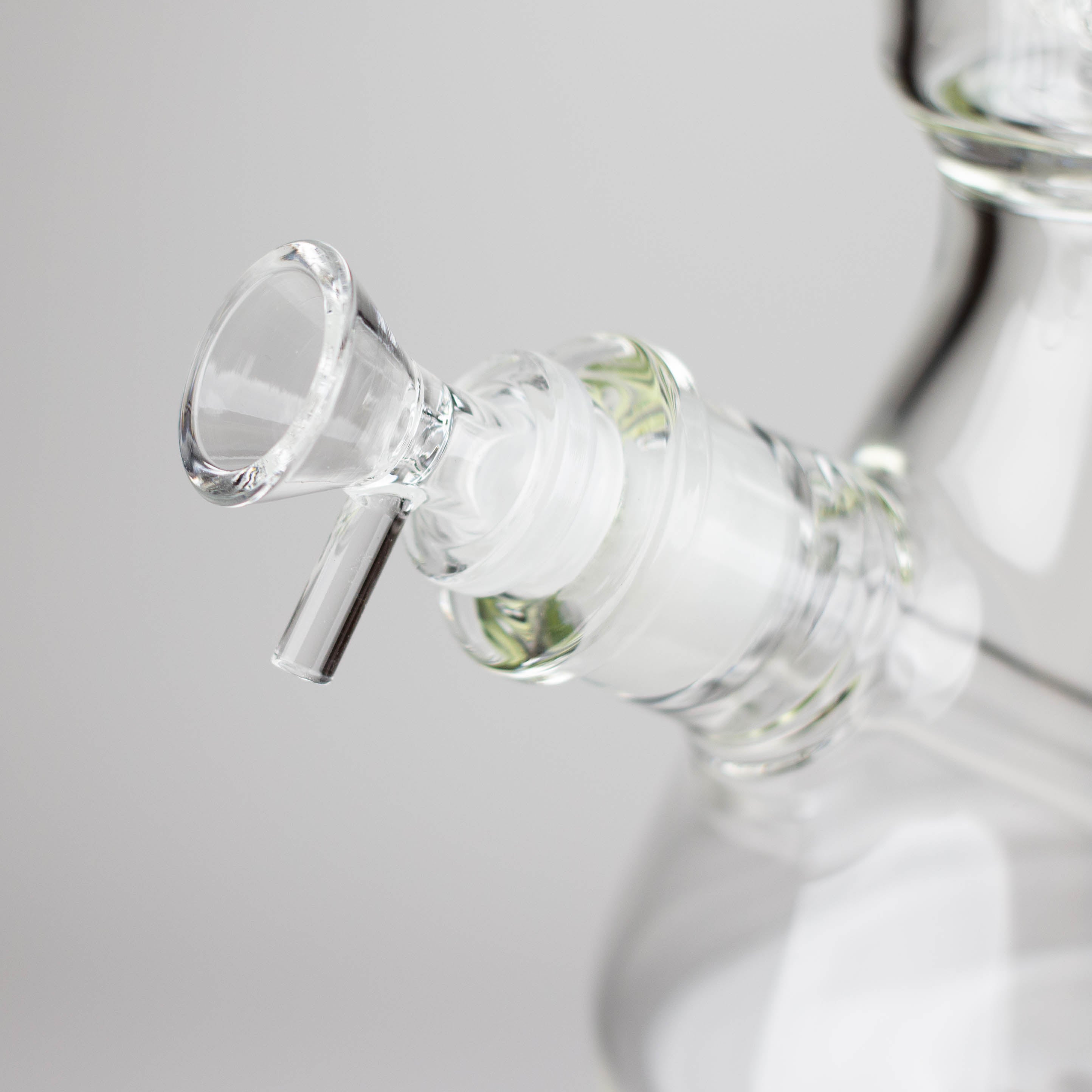Z16" Color accented 7 mm glass water bong With Dffiuser