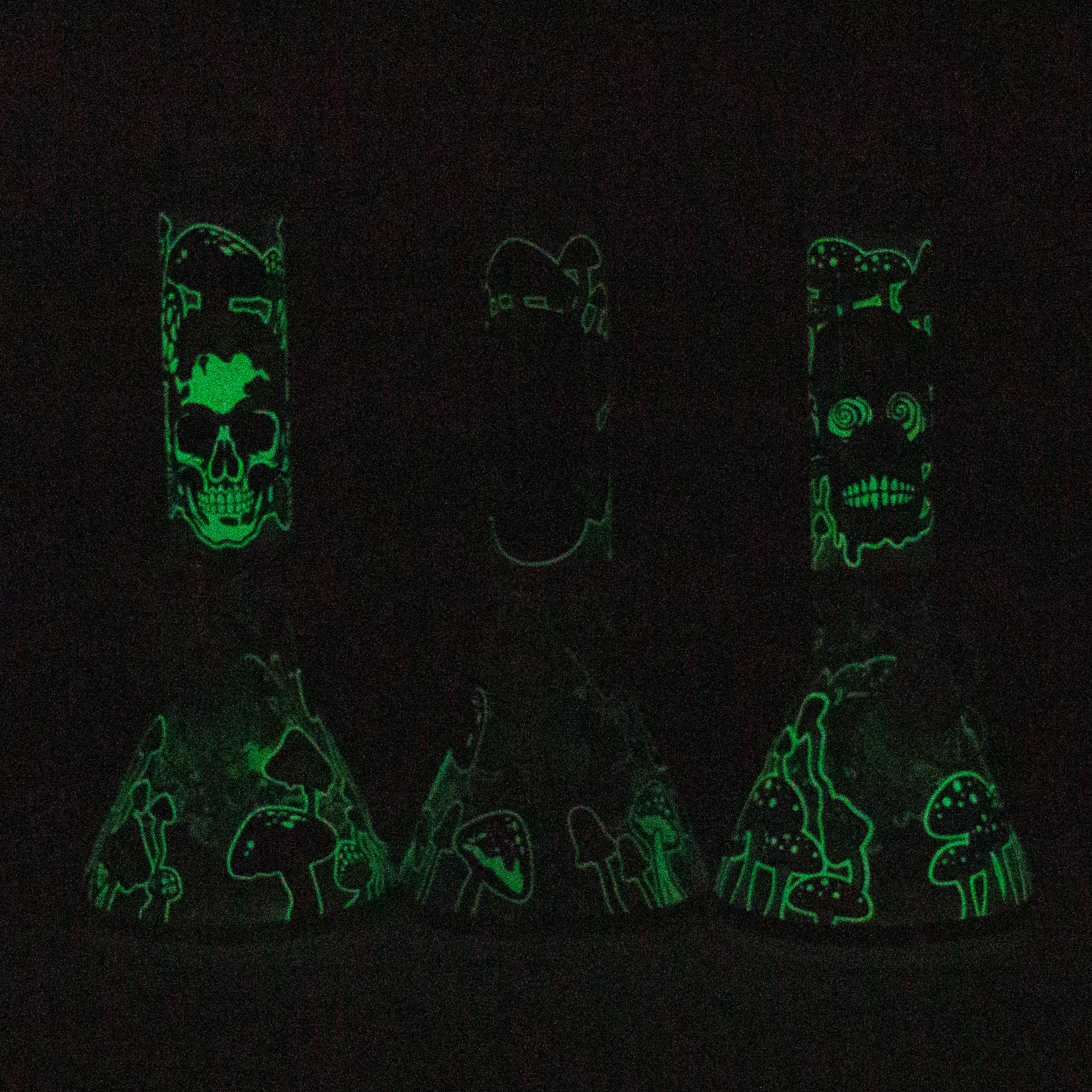 Z10" Glow in the dark Glass Bong With  Mushroom Skull  Design