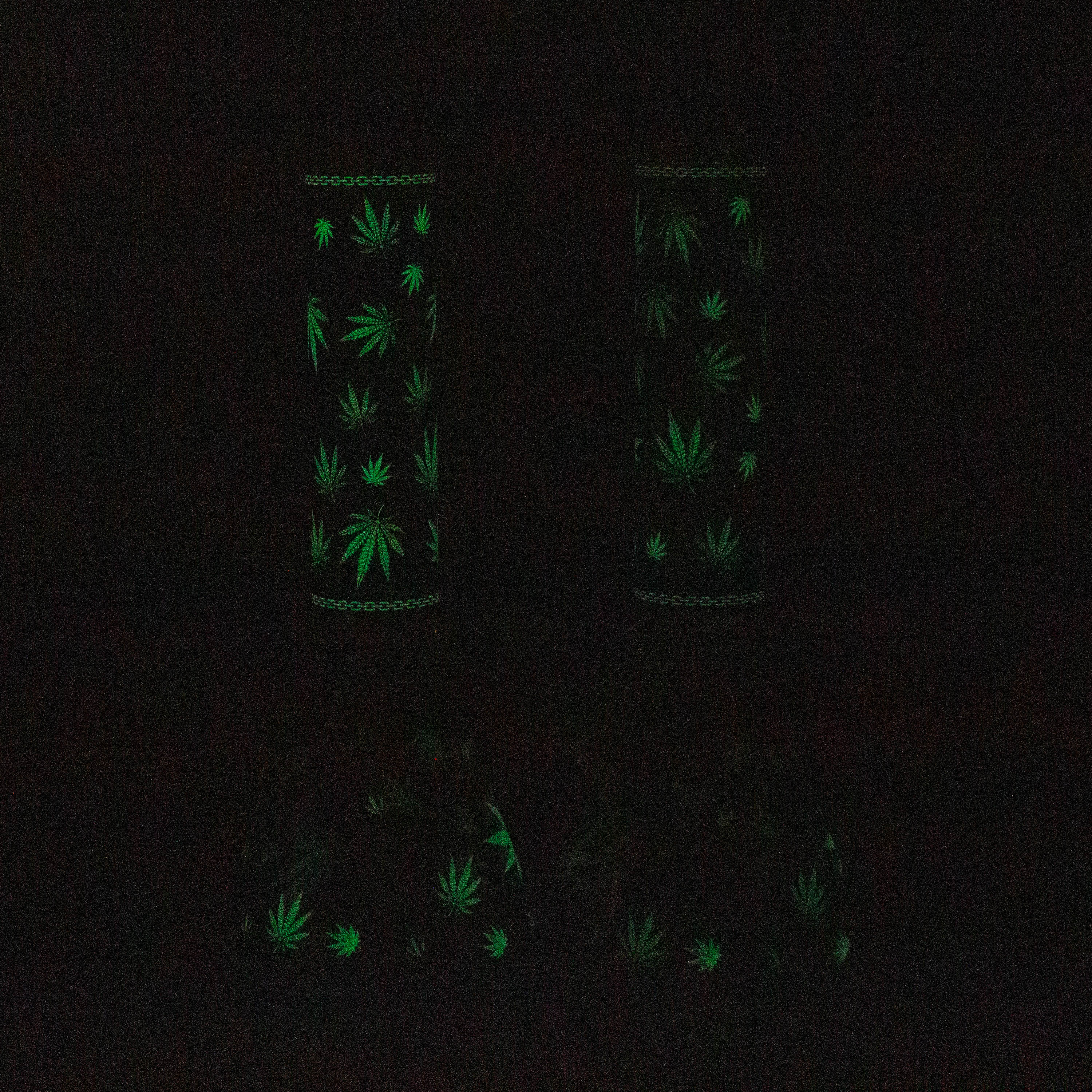 14" 7mm Leaf Design Grown In the Dark Water Bong