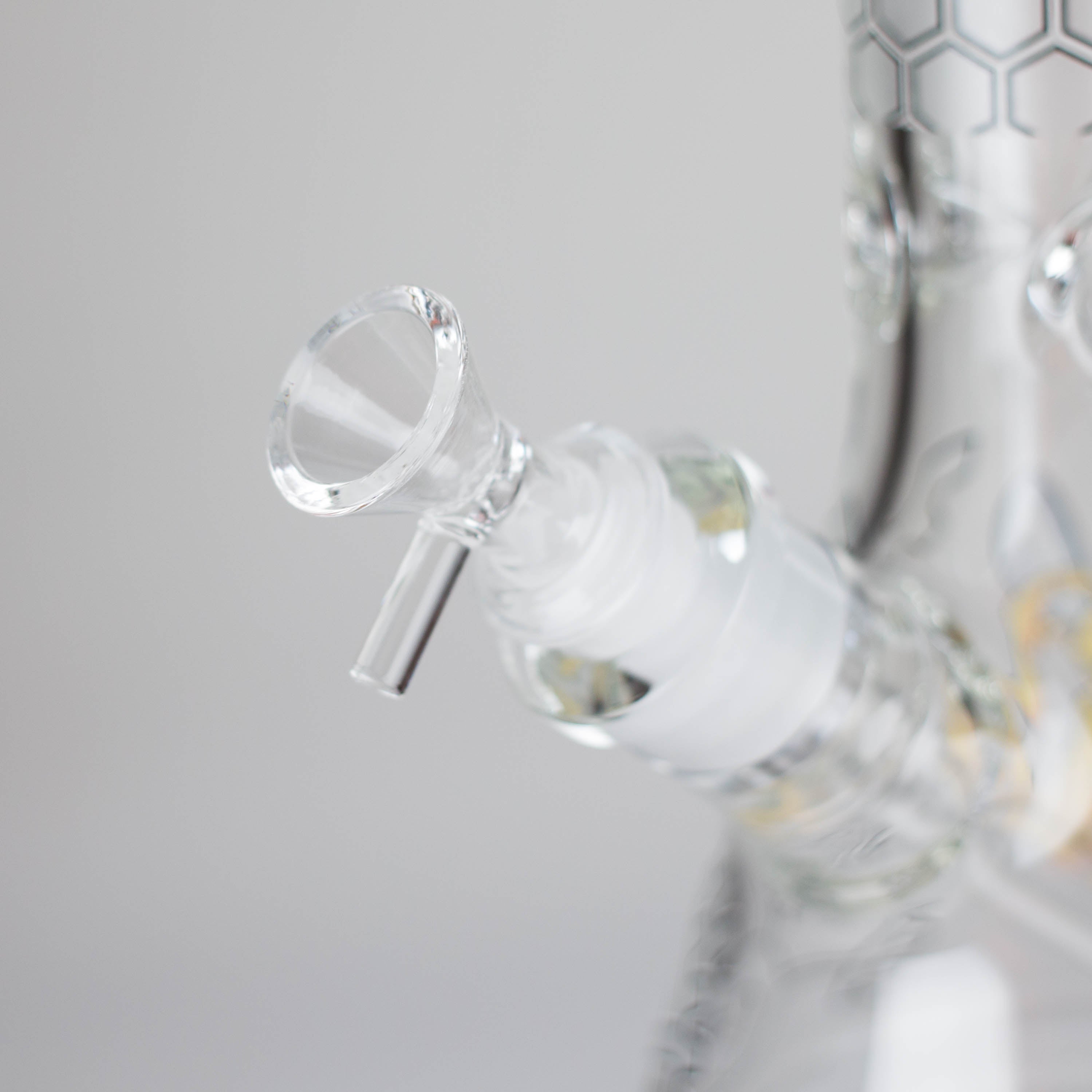 Z14" 7 mm Glass Bong With Cartoon Bee Design