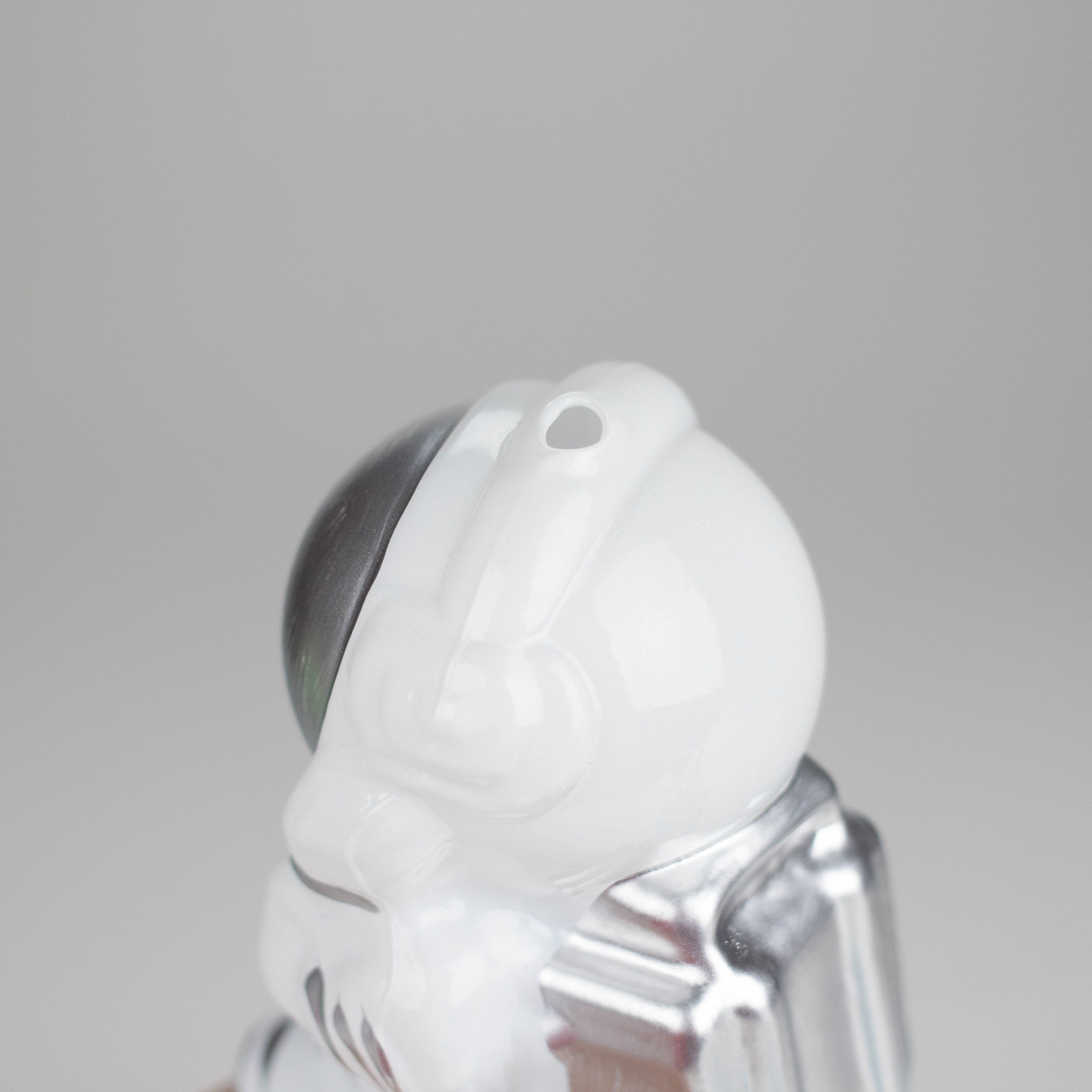7" 3D Astronaut Glass Bong – Space Inspired Water Pipe