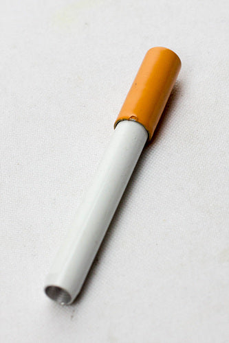 Easy ejection metal one hitter pipe in display