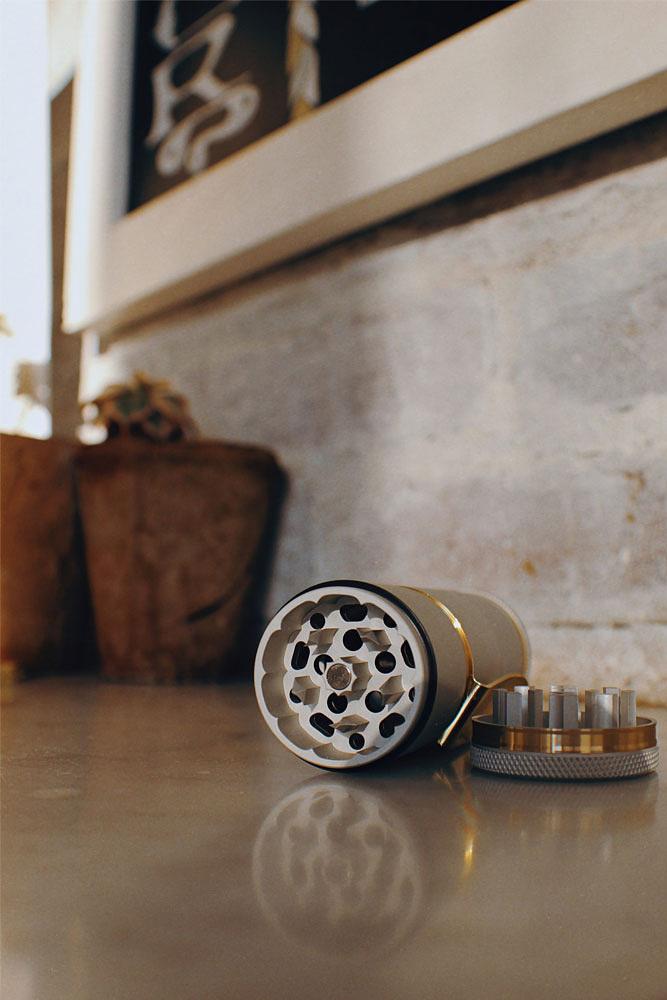 ROYALE G™ - 5 PIECE LUXURY HERB GRINDER