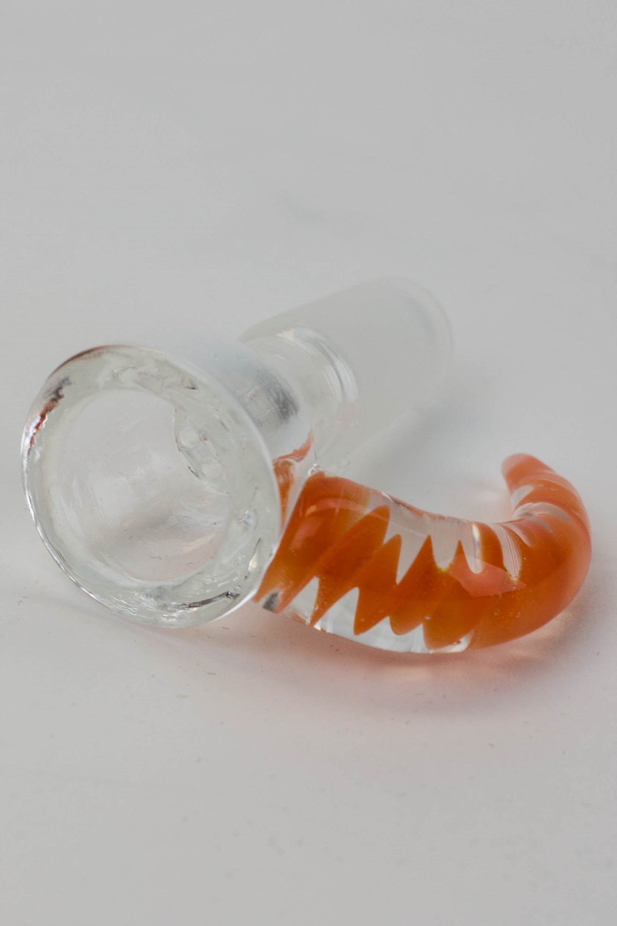 Built-in glass screen bowl with horn handle