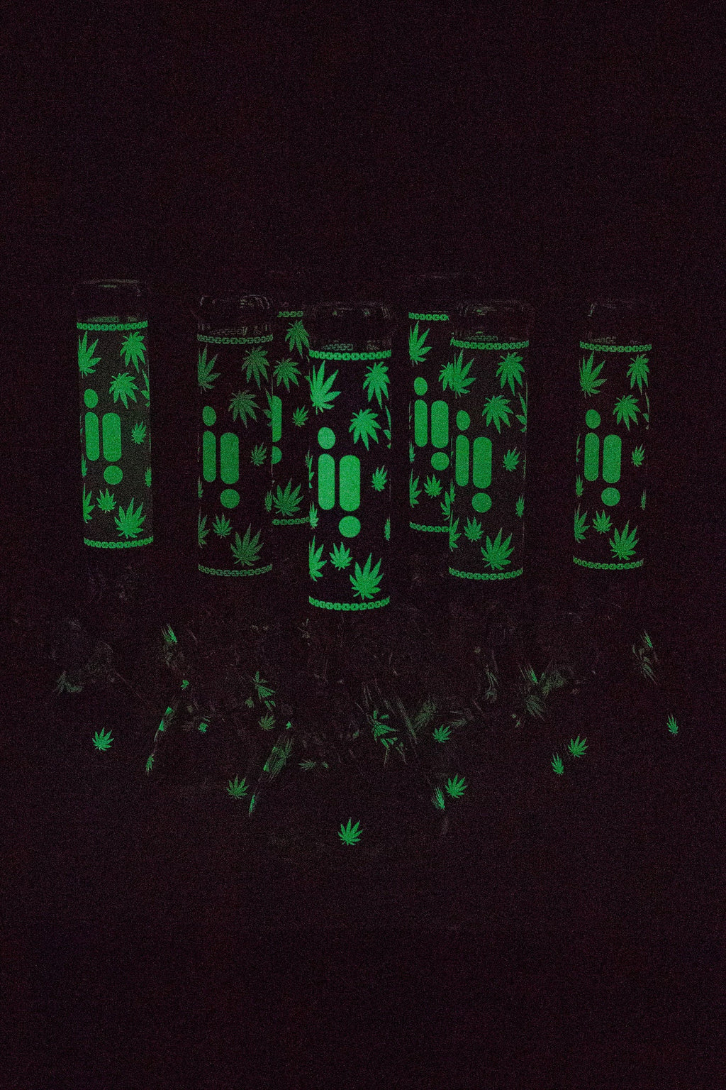 14" Infyniti Leaf Glow in the dark 7 mm glass bong ( GP1654 )
