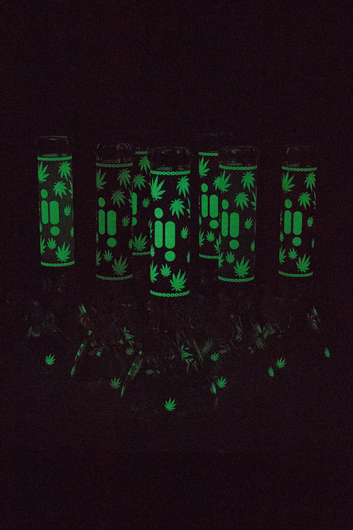 14" Infyniti Leaf Glow in the dark 7 mm glass bong ( GP1654 )