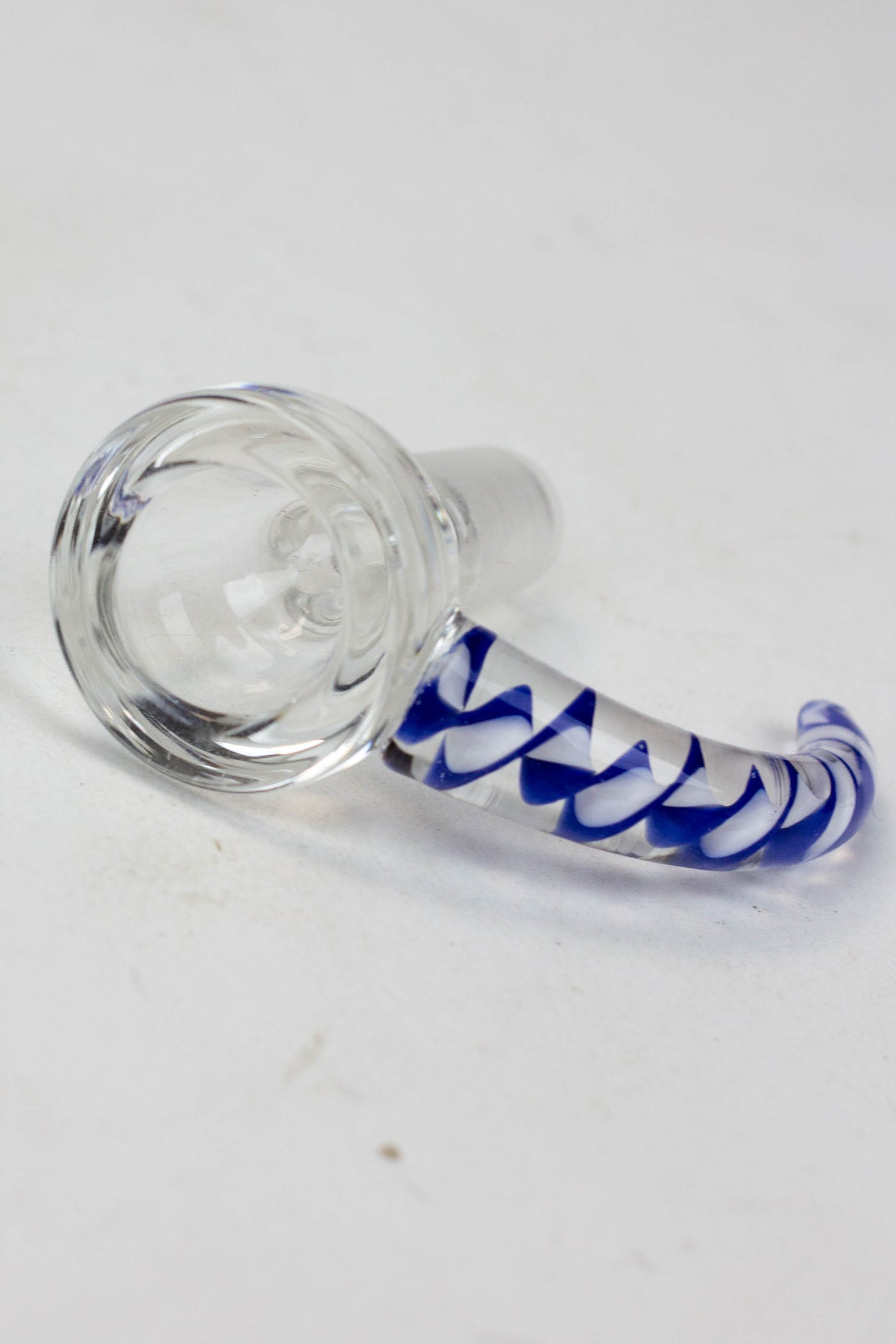 Thick bowl with horn handle