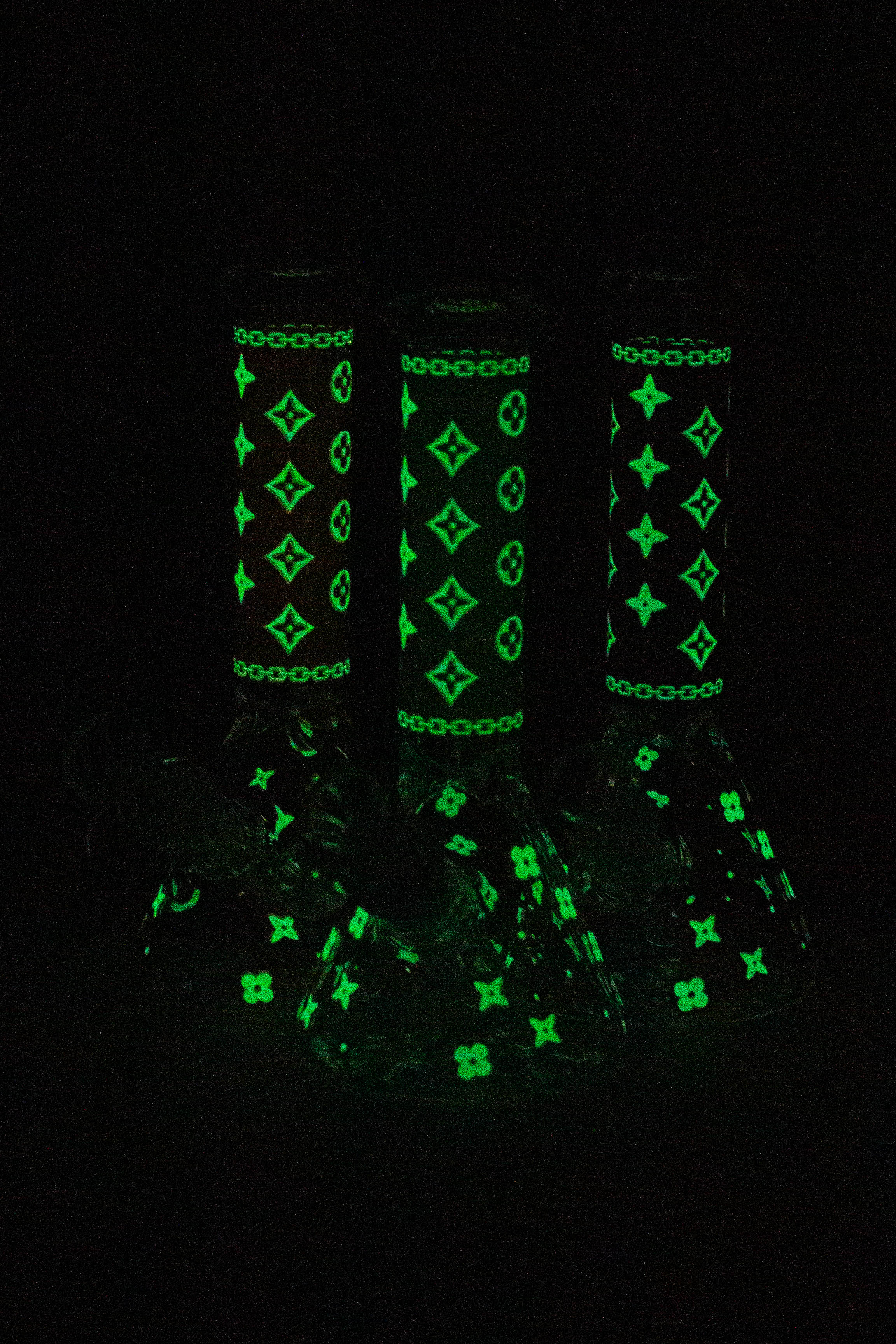 7.5" Luxury Pattern glow in the dark beaker glass water bong