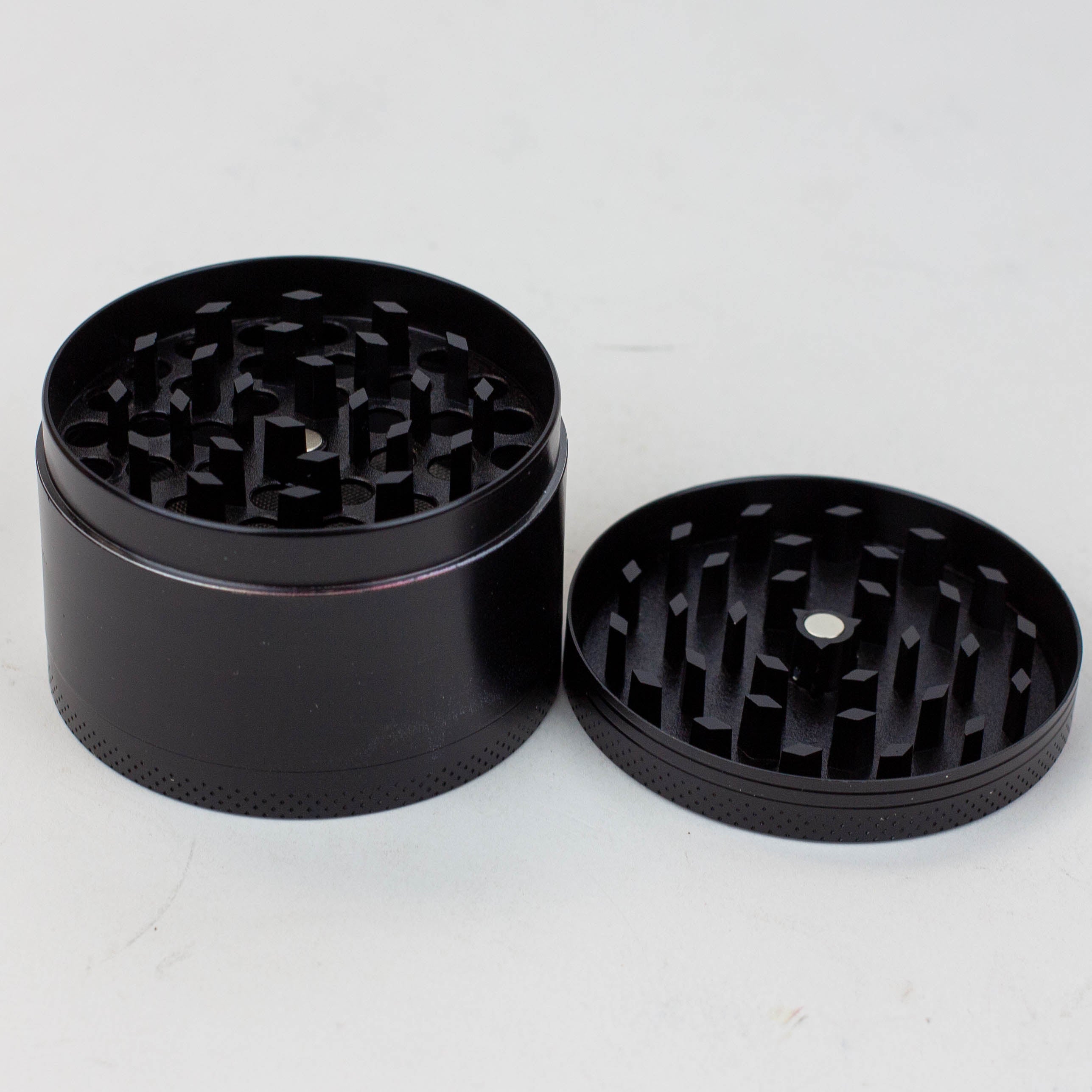 4 parts 63 mm BW Logo Metal grinder Box of 6