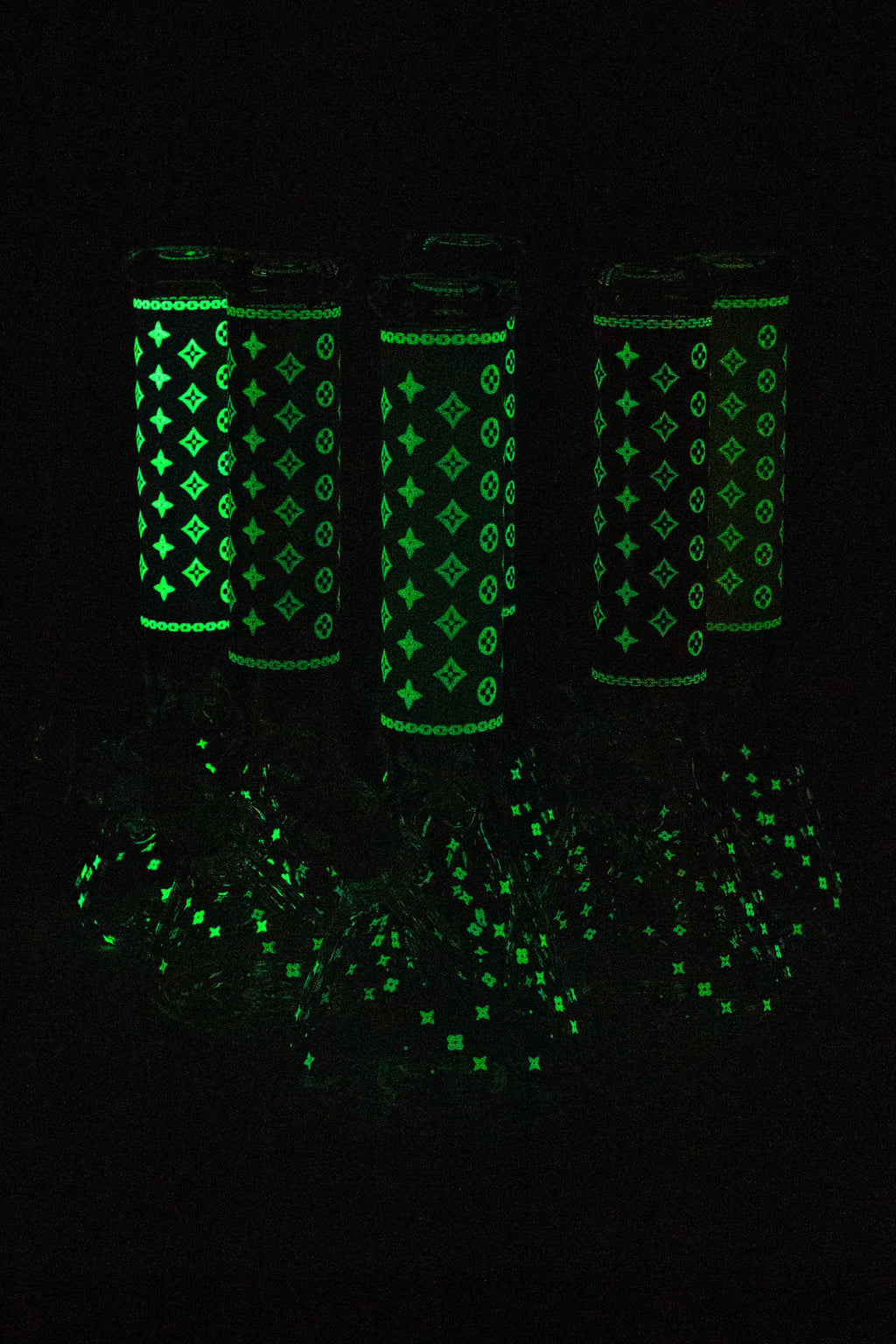 14" Luxury Patten Glow in the dark 7 mm glass bong [A24]
