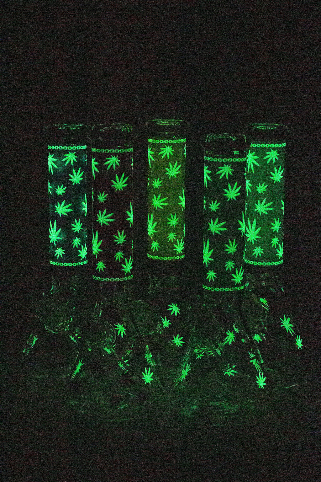 14" Leaf Glow in the dark 7 mm glass bong [A52]
