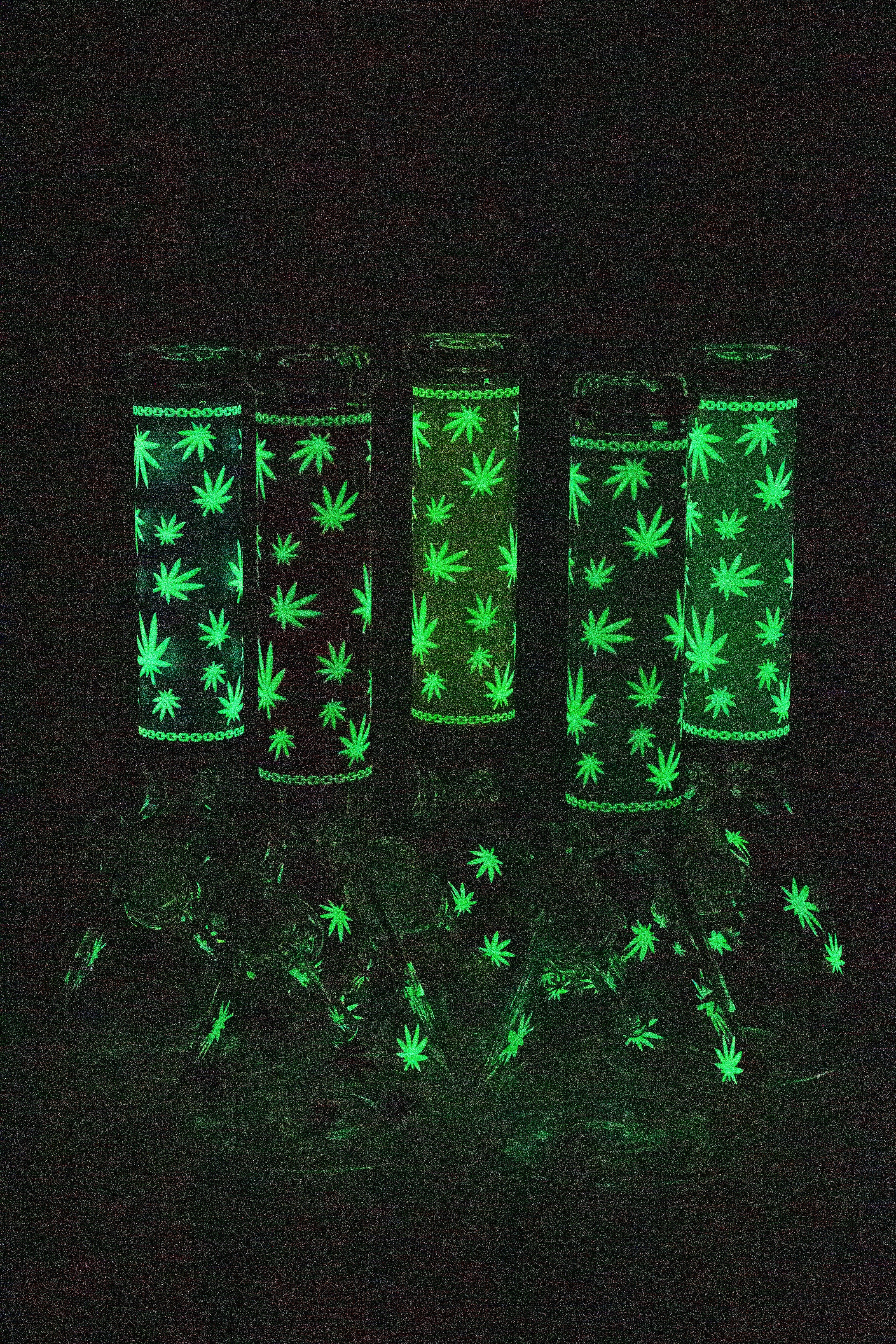 14" Leaf Glow in the dark 7 mm glass bong [A52]