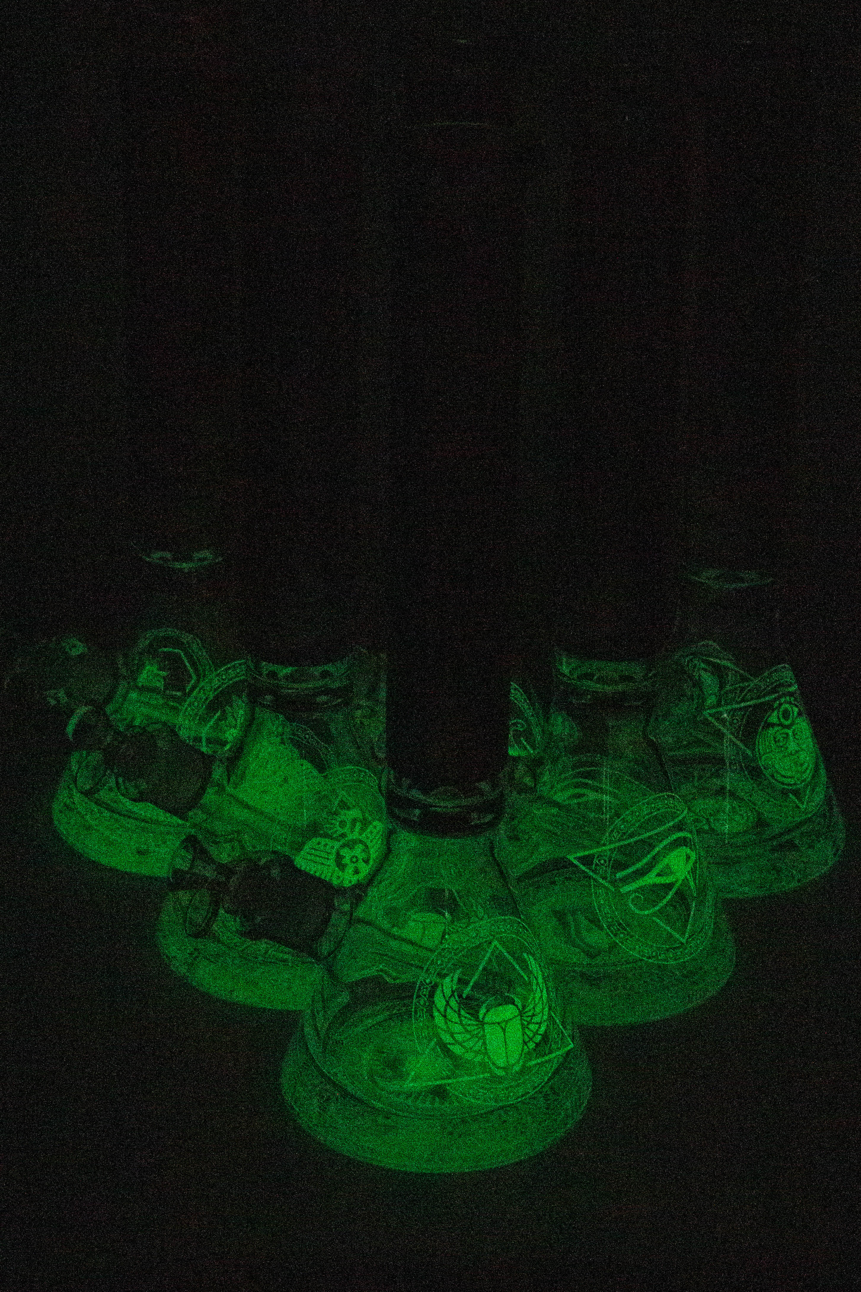 16" Egyptian Hieroglyph / 9 mm / Glow in the dark / Glass Bong  [MG22]