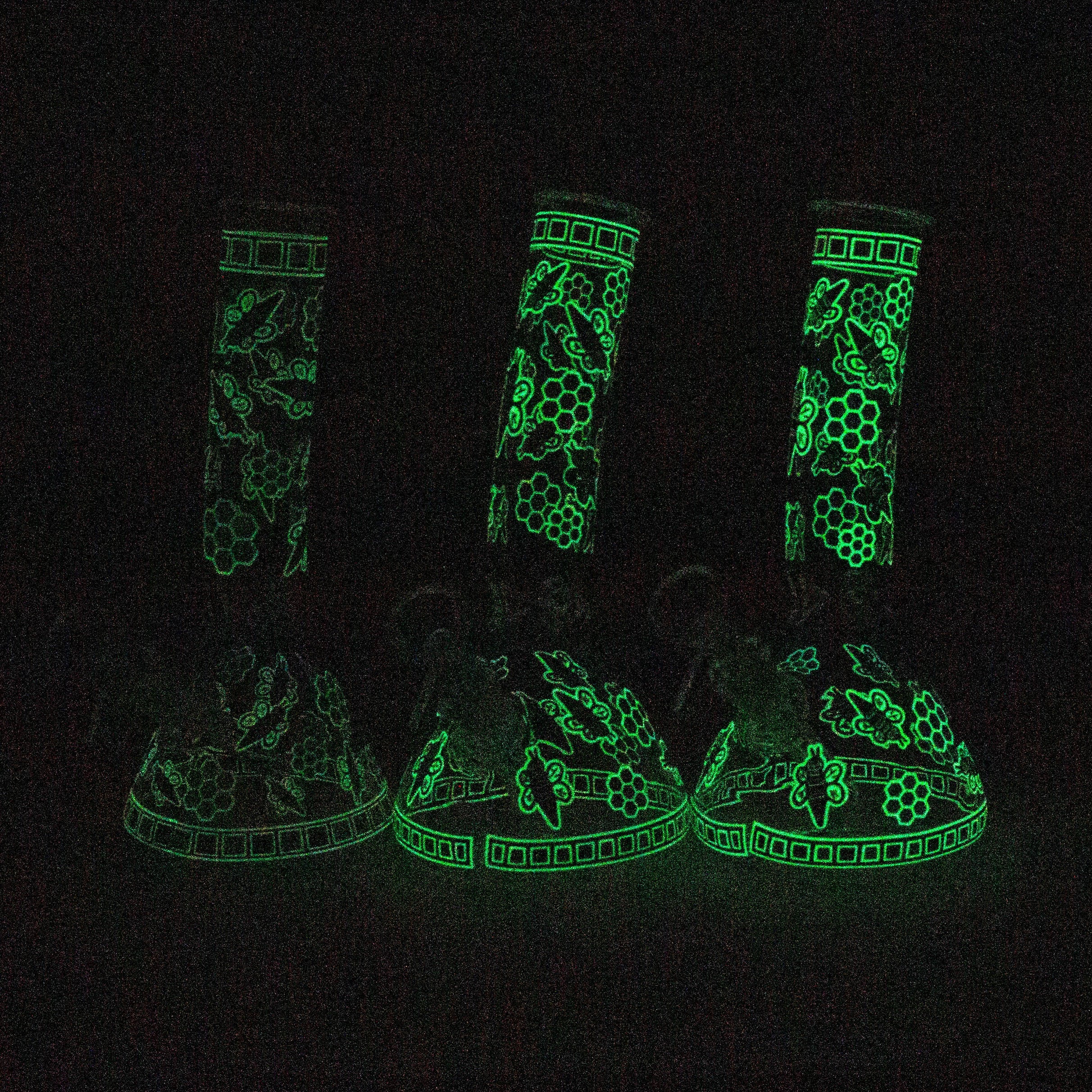 8" Glow in the dark glass bong [XTR1075]
